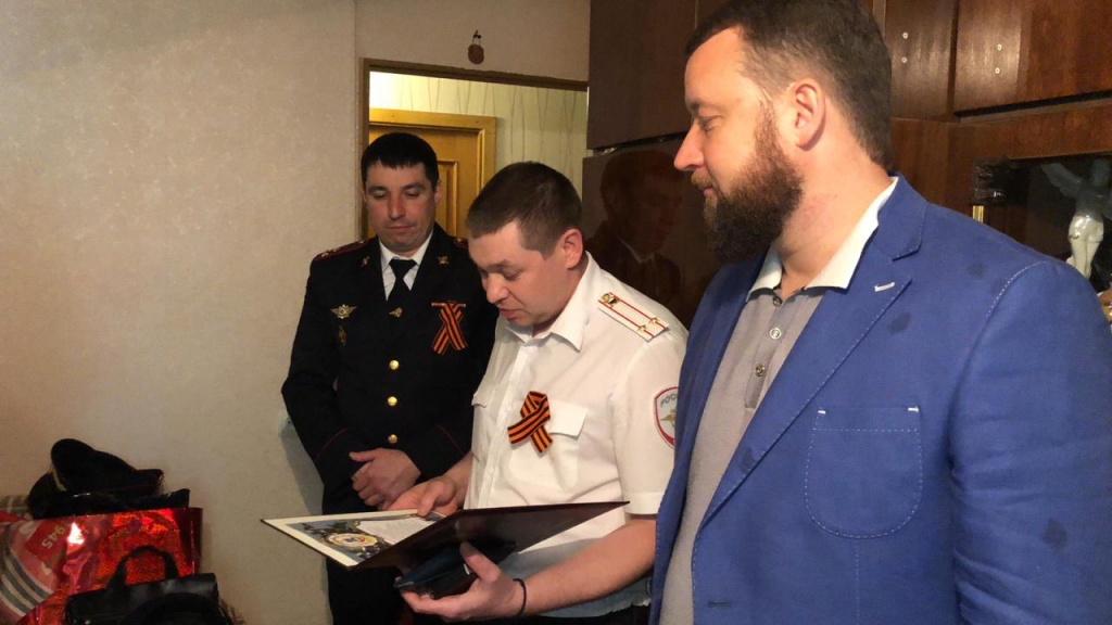 Поздравление Туркина начальником 1.jpg Поздравление Туркина начальником 1.jpg