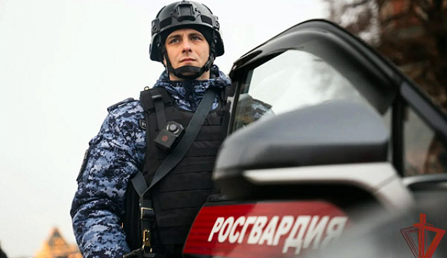 Столичные росгвардейцы задержали мужчину, запустившего беспилотник в жилом районе
